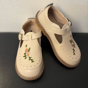 New Floral Embroidered Kids Shoes - Beige